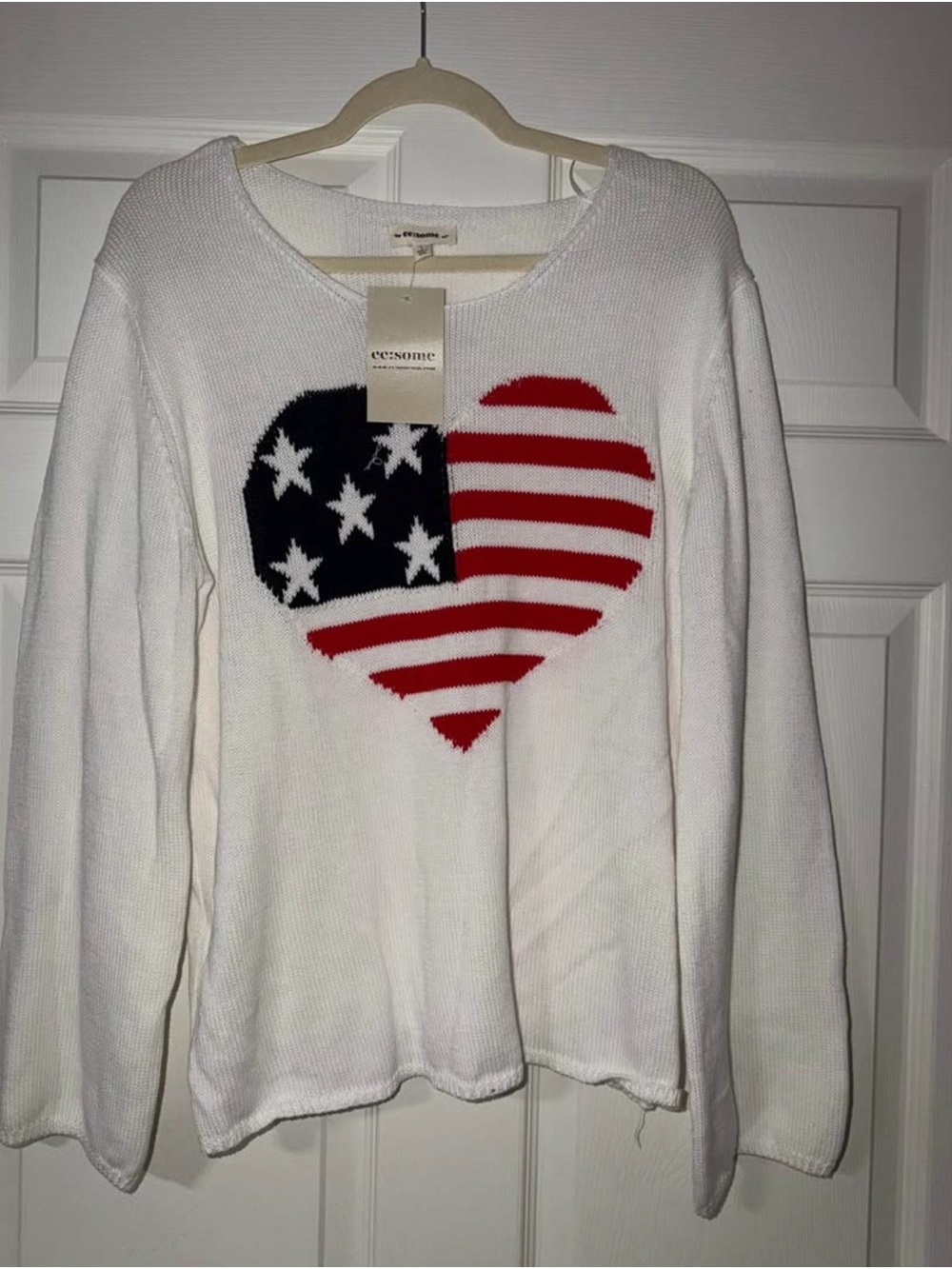 NWT eesome Large Women's Knit Sweater with American Flag Heart